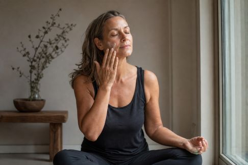 Beauté holistique : comment associer méditation et soins anti-âge