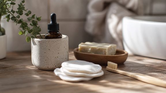 Quels gestes adopter pour limiter l’empreinte écologique de sa routine beauté bio