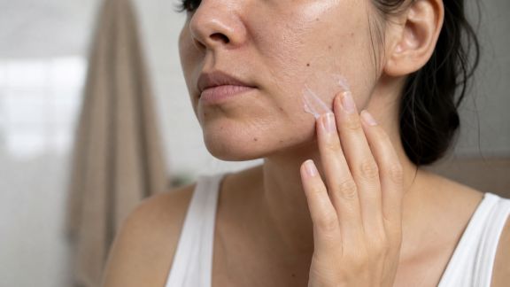 Les erreurs fréquentes à éviter dans l’application de sa crème visage