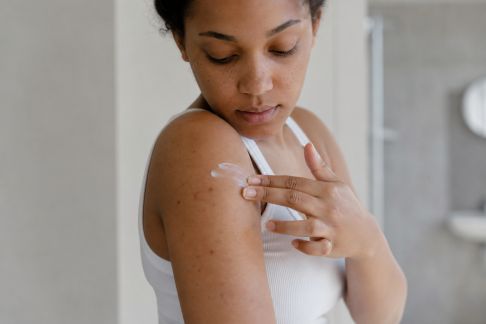 Tout savoir sur les soins anti-taches pour le corps