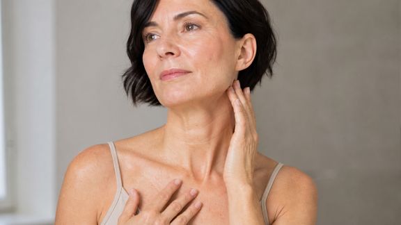 Comment préserver la beauté de son cou et de son décolleté avec l’âge