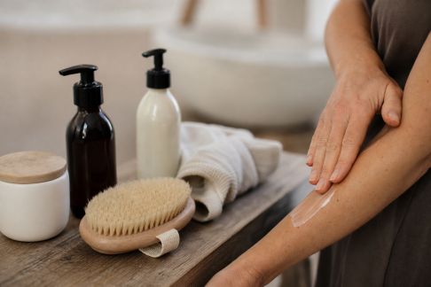 Intégrer des soins anti-pollution dans sa routine corporelle