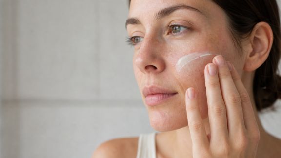 Initier une transition vers le naturel : précautions pour peaux sensibles
