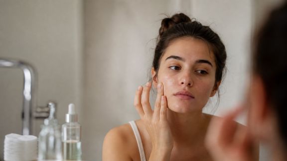 Comment intégrer les actifs anti-imperfections dans sa routine visage