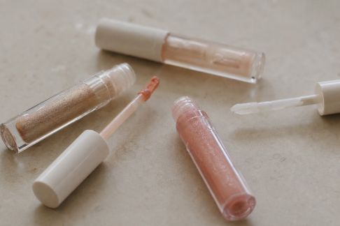 Gloss repulpants : promesses de volume face à notre test impartial