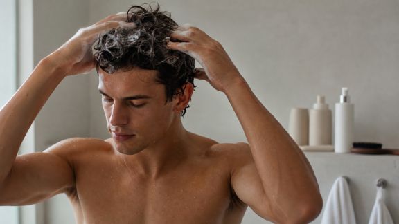Routine capillaire pour sportifs : adapter ses soins après l'effort