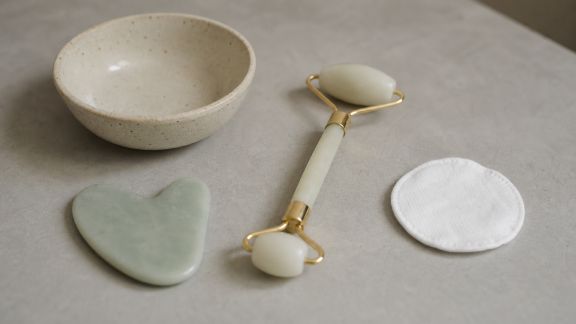 Comment bien utiliser les accessoires de soin visage à la maison