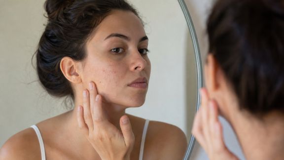 Anti-âge et imperfections : peut-on concilier jeunesse et traitement des boutons ?