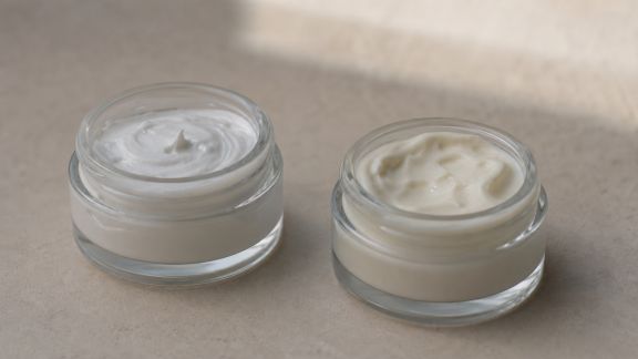 Quelles différences entre soins anti-âge de jour et de nuit ?
