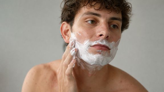 Peaux sensibles et rasage : conseils pour éviter les irritations cutanées