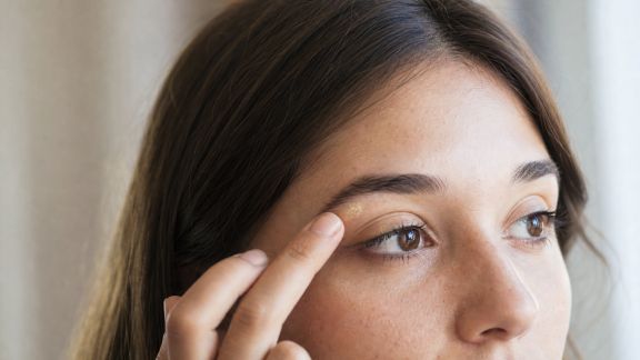 Astuce make-up : comment illuminer son regard en un geste