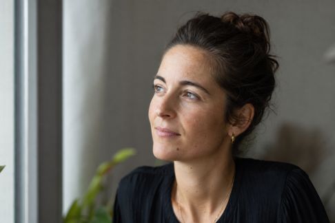 Astuces pour entretenir la douceur de la peau face à la pollution urbaine