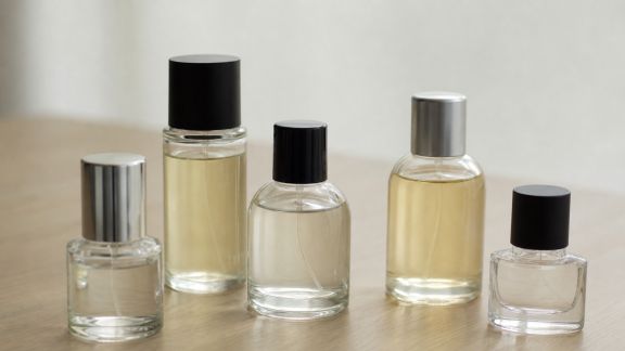 Parfums minimalistes : zoom sur la tendance des senteurs épurées