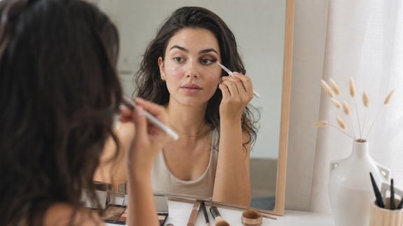 Maquillage express : transformer son look du jour en look de soirée