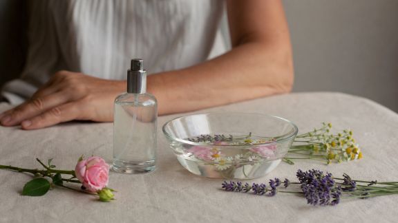 Eaux florales bio : efficacité sur l'éclat du teint, retour d'expérience