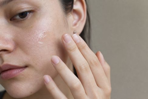 Bases de maquillage hydratantes : efficacité et confort en conditions réelles