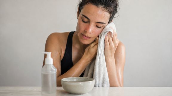 Soin visage et sport : adapter sa routine avant et après l’effort